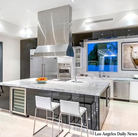 Did You Know That This La La Land House Has A Viking Kitchen? Now It Can Be Yours!