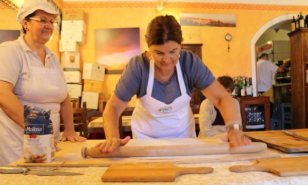 Tuscan Women Cook