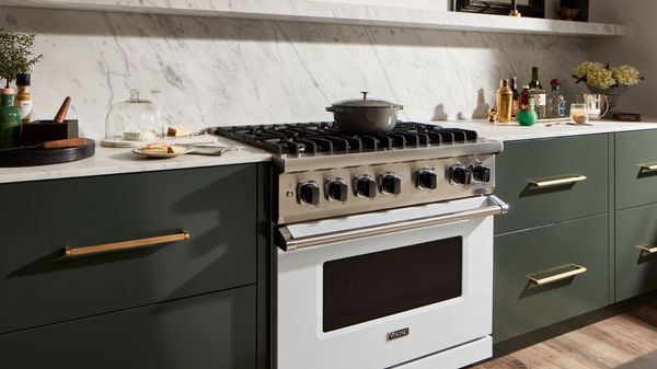 CBS Names the Viking Professional 5 Series Freestanding Gas Convection Range as One of the Best Ovens of 2023
