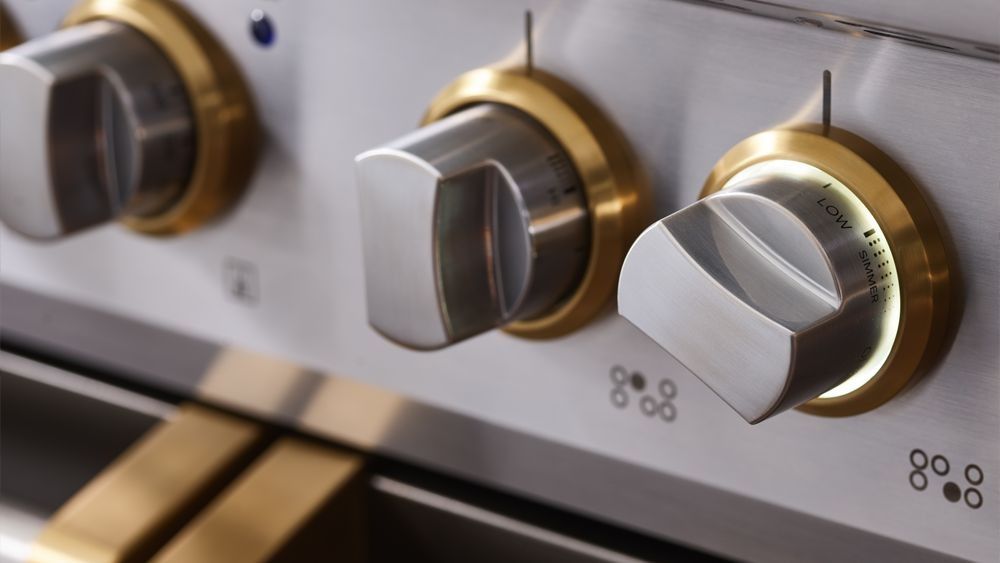 Viking induction Range in white with brass finishes