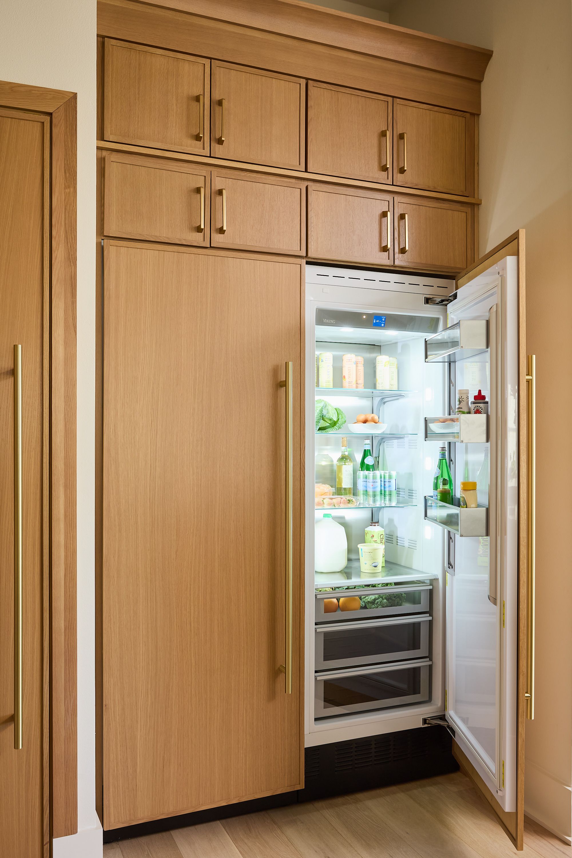 VIKING - Cooking Appliances and Modern Refrigerators
