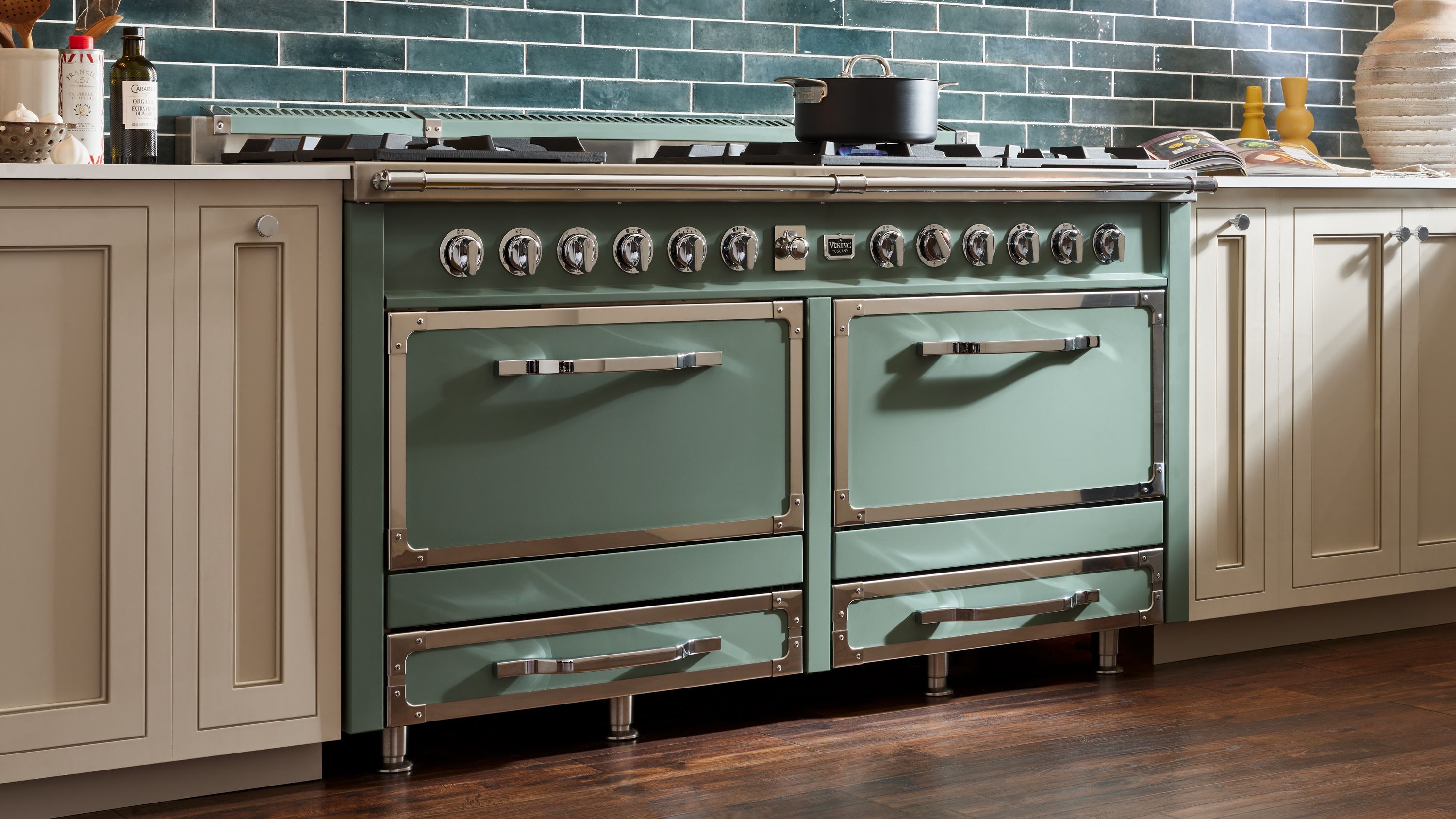 VIKING - Extensive Collection of High-End Ranges